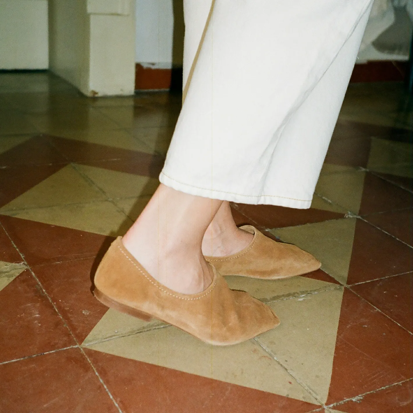 Balagan Hatzer Baleriny, Karmelowy Welur- Baleriny